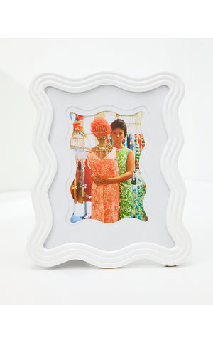 Wavy Picture Frame, Resort White